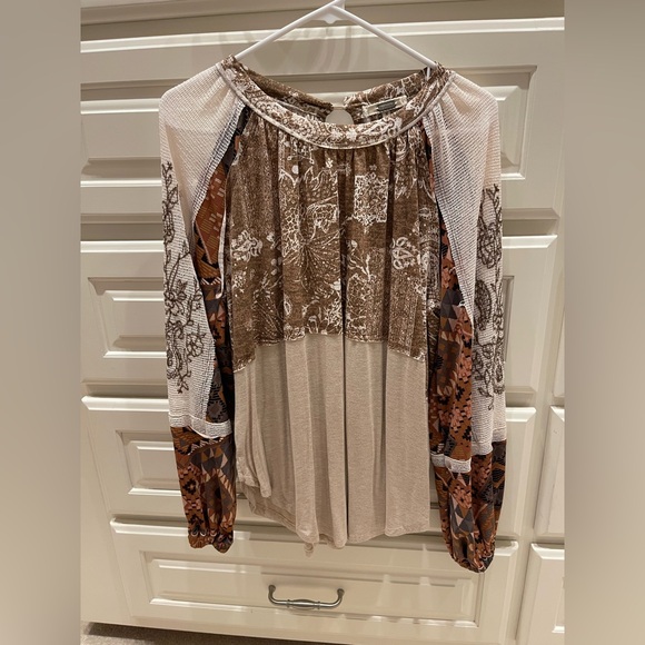 BKE M Medium Women's Flowy Brown and Cream Top - Picture 5 of 8